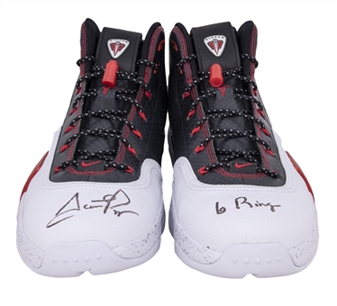 Scottie Pippen Signed Pair of Nike Air Pippen VI Sneakers (Beckett)